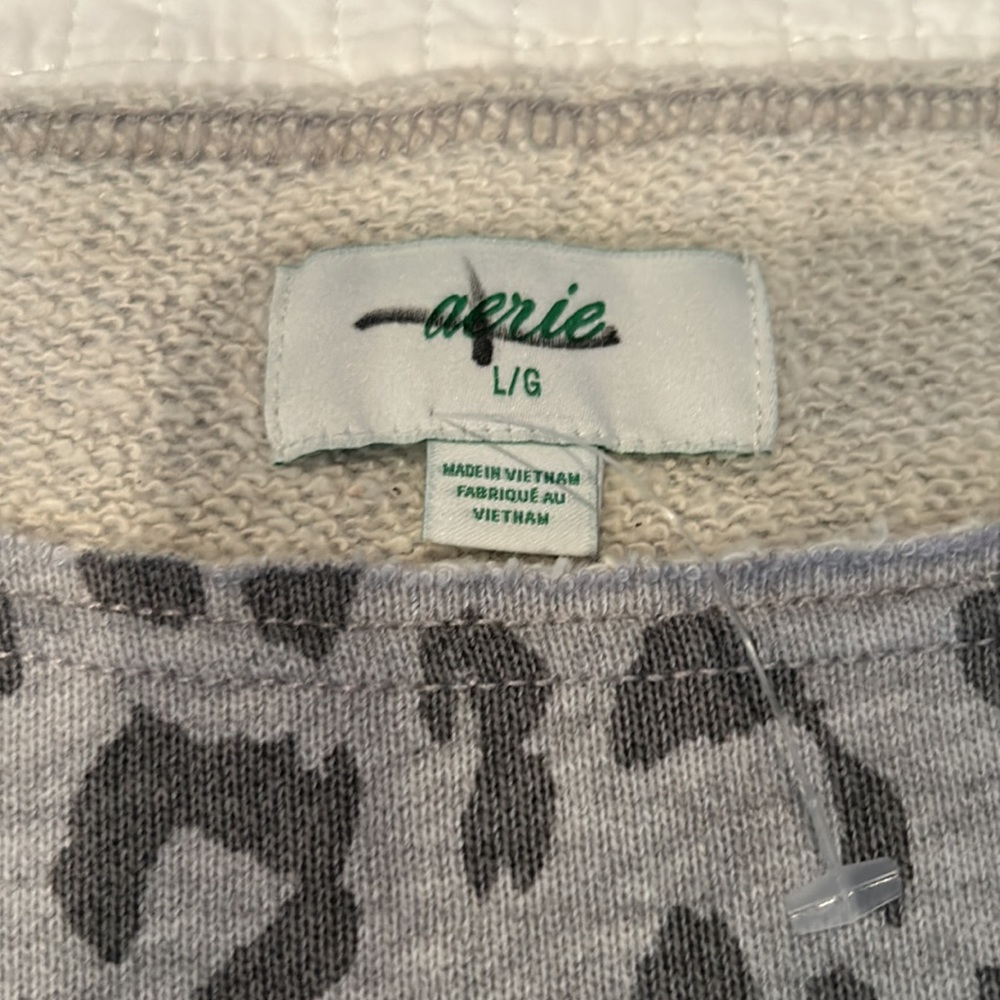 NWOT AERIE oversized cropped leopard grey sweatshirt size large - Picture 2 of 8